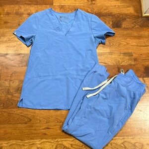 Women’s XS Figs scrub set in ceil blue